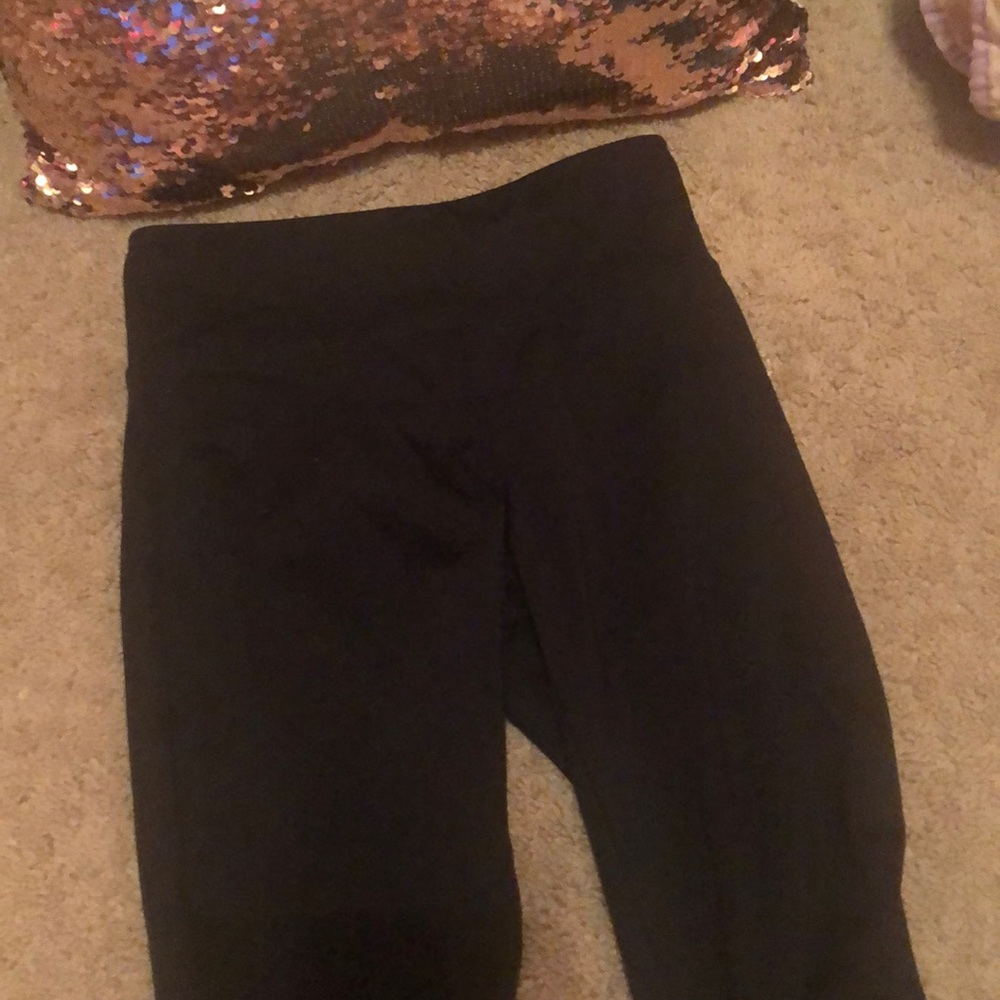 Athletic black leggings